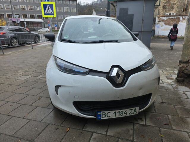 Белый Рено Зое, объемом двигателя 0 л и пробегом 152 тыс. км за 8400 $, фото 1 на Automoto.ua