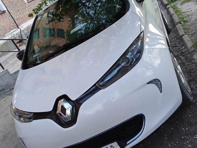 Белый Рено Зое, объемом двигателя 0 л и пробегом 150 тыс. км за 9500 $, фото 1 на Automoto.ua