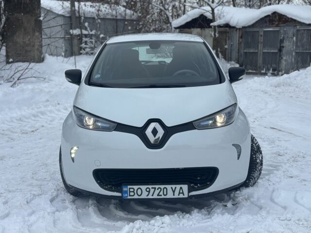 Белый Рено Зое, объемом двигателя 0 л и пробегом 70 тыс. км за 8300 $, фото 1 на Automoto.ua