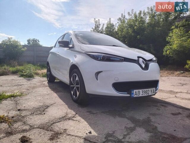 Белый Рено Зое, объемом двигателя 0 л и пробегом 154 тыс. км за 9499 $, фото 1 на Automoto.ua