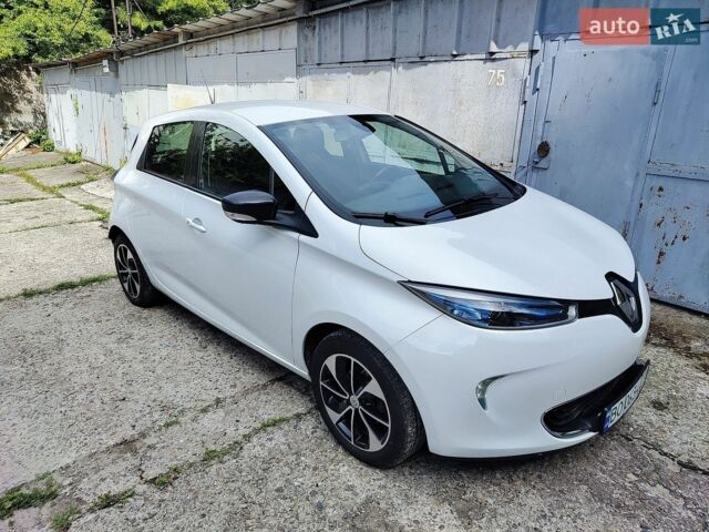 Белый Рено Зое, объемом двигателя 0 л и пробегом 98 тыс. км за 11100 $, фото 1 на Automoto.ua