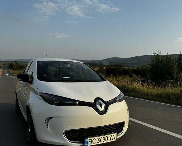 Белый Рено Зое, объемом двигателя 0 л и пробегом 180 тыс. км за 8600 $, фото 1 на Automoto.ua