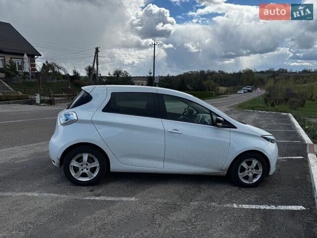 Белый Рено Зое, объемом двигателя 0 л и пробегом 152 тыс. км за 9000 $, фото 1 на Automoto.ua