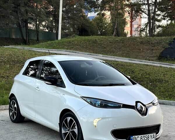 Белый Рено Зое, объемом двигателя 0 л и пробегом 127 тыс. км за 9800 $, фото 1 на Automoto.ua