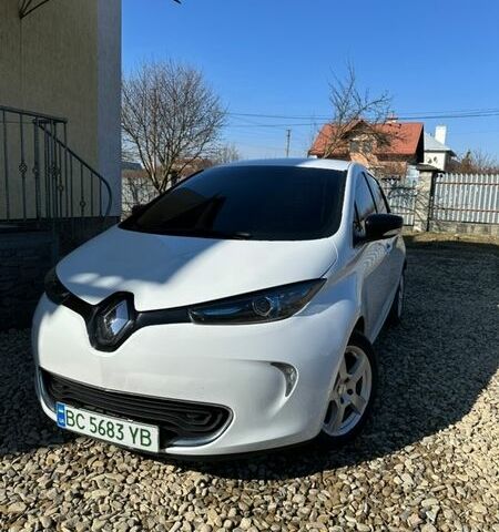 Белый Рено Зое, объемом двигателя 0 л и пробегом 92 тыс. км за 10000 $, фото 1 на Automoto.ua