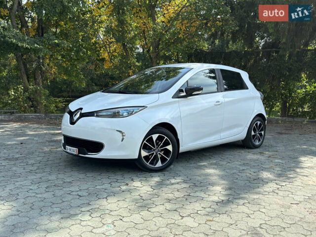 Белый Рено Зое, объемом двигателя 0 л и пробегом 135 тыс. км за 9200 $, фото 1 на Automoto.ua