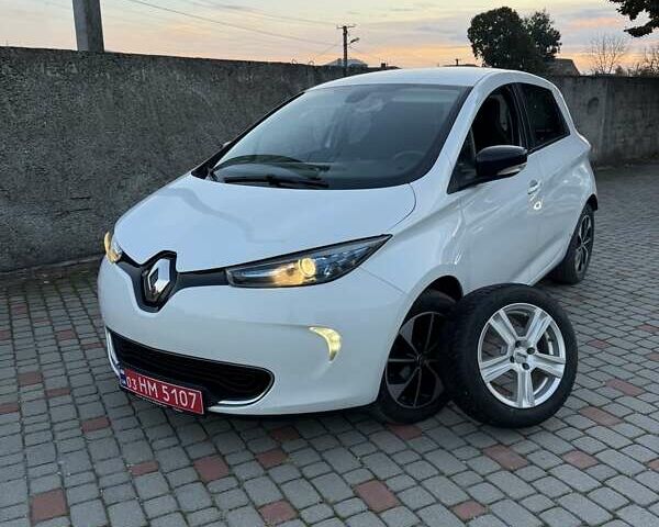 Белый Рено Зое, объемом двигателя 0 л и пробегом 132 тыс. км за 8800 $, фото 1 на Automoto.ua