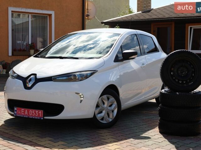 Белый Рено Зое, объемом двигателя 0 л и пробегом 102 тыс. км за 10000 $, фото 1 на Automoto.ua