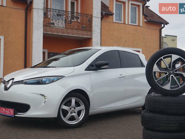 Белый Рено Зое, объемом двигателя 0 л и пробегом 102 тыс. км за 9777 $, фото 1 на Automoto.ua