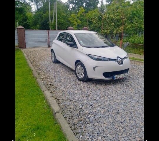 Белый Рено Зое, объемом двигателя 0 л и пробегом 93 тыс. км за 9741 $, фото 1 на Automoto.ua