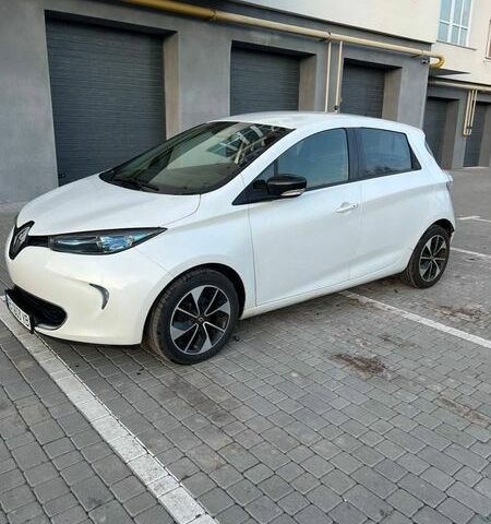 Белый Рено Зое, объемом двигателя 0 л и пробегом 101 тыс. км за 9000 $, фото 1 на Automoto.ua