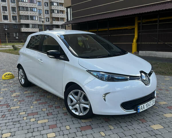 Белый Рено Зое, объемом двигателя 0 л и пробегом 146 тыс. км за 10500 $, фото 1 на Automoto.ua