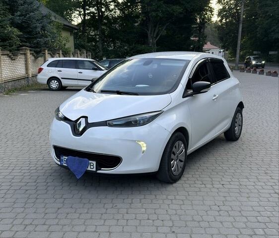 Белый Рено Зое, объемом двигателя 0 л и пробегом 218 тыс. км за 8177 $, фото 1 на Automoto.ua