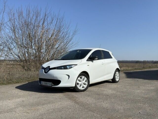 Белый Рено Зое, объемом двигателя 0 л и пробегом 82 тыс. км за 9000 $, фото 1 на Automoto.ua