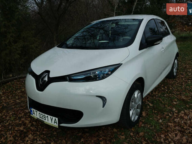 Белый Рено Зое, объемом двигателя 0 л и пробегом 157 тыс. км за 9500 $, фото 1 на Automoto.ua