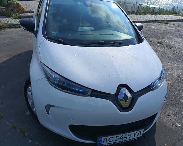 Белый Рено Зое, объемом двигателя 0 л и пробегом 170 тыс. км за 5851 $, фото 1 на Automoto.ua