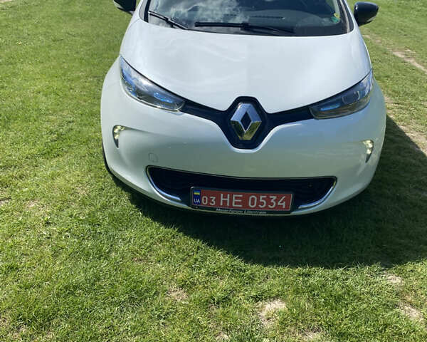 Белый Рено Зое, объемом двигателя 0 л и пробегом 97 тыс. км за 9100 $, фото 1 на Automoto.ua