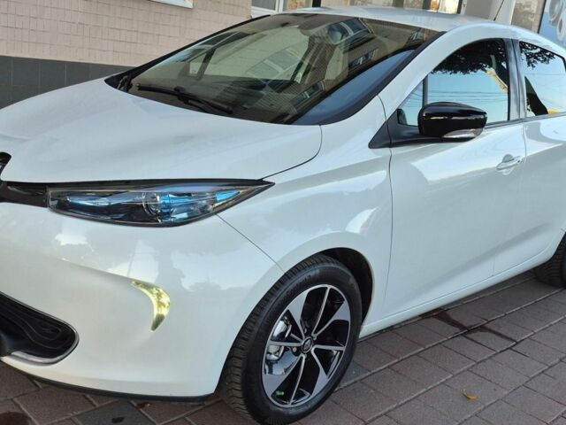 Белый Рено Зое, объемом двигателя 0 л и пробегом 133 тыс. км за 9900 $, фото 1 на Automoto.ua