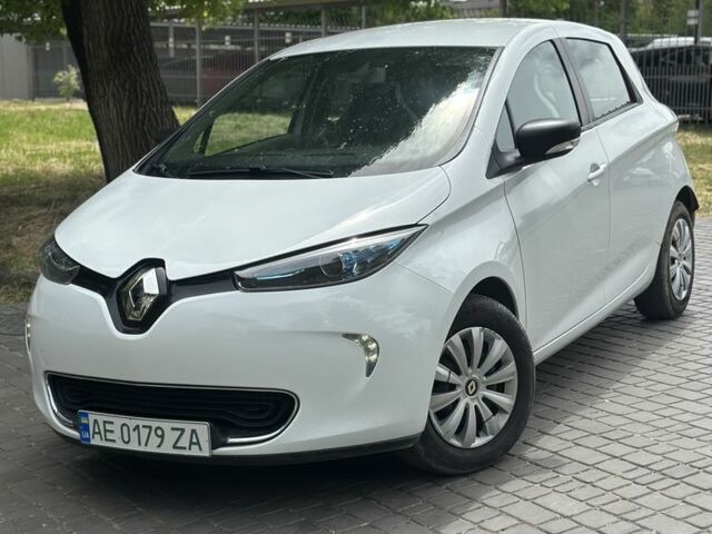 Белый Рено Зое, объемом двигателя 0 л и пробегом 60 тыс. км за 8700 $, фото 1 на Automoto.ua