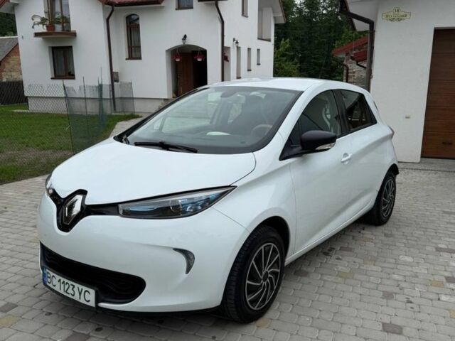 Белый Рено Зое, объемом двигателя 0 л и пробегом 164 тыс. км за 8199 $, фото 1 на Automoto.ua