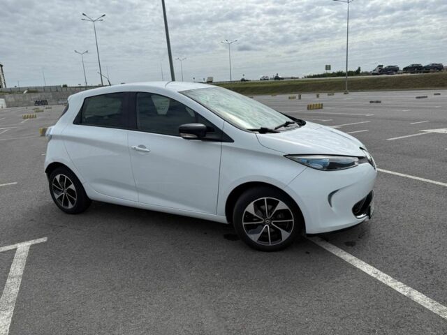 Белый Рено Зое, объемом двигателя 0 л и пробегом 117 тыс. км за 9800 $, фото 1 на Automoto.ua