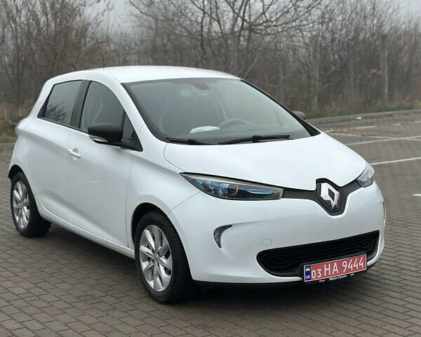 Белый Рено Зое, объемом двигателя 0 л и пробегом 126 тыс. км за 8800 $, фото 1 на Automoto.ua