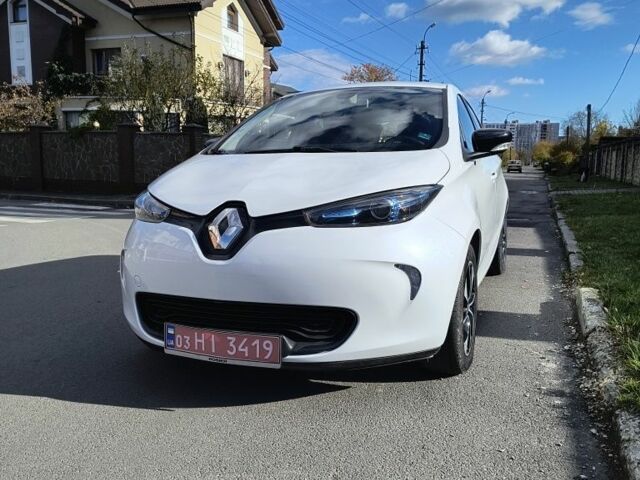 Белый Рено Зое, объемом двигателя 0 л и пробегом 42 тыс. км за 9500 $, фото 1 на Automoto.ua