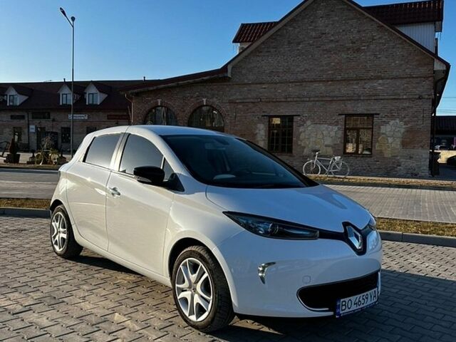 Белый Рено Зое, объемом двигателя 0 л и пробегом 48 тыс. км за 11300 $, фото 1 на Automoto.ua