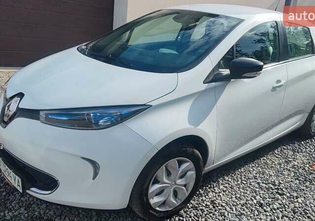 Белый Рено Зое, объемом двигателя 0 л и пробегом 97 тыс. км за 9500 $, фото 1 на Automoto.ua