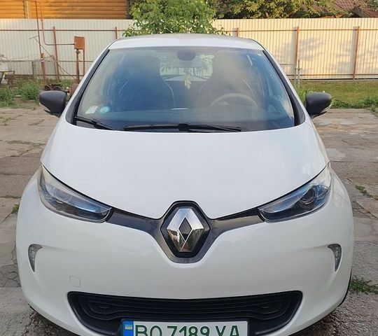 Белый Рено Зое, объемом двигателя 0 л и пробегом 89 тыс. км за 9750 $, фото 1 на Automoto.ua