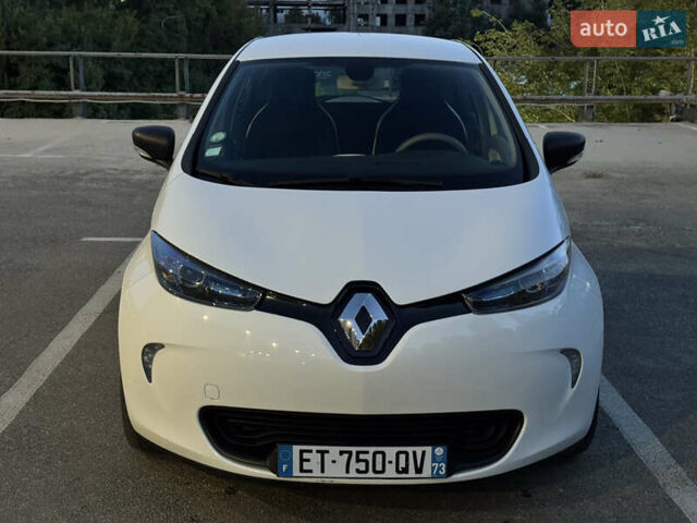 Белый Рено Зое, объемом двигателя 0 л и пробегом 82 тыс. км за 8999 $, фото 1 на Automoto.ua