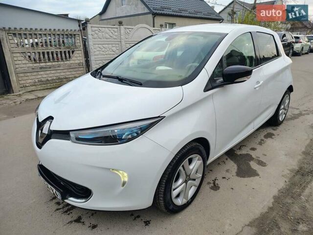 Белый Рено Зое, объемом двигателя 0 л и пробегом 90 тыс. км за 8900 $, фото 1 на Automoto.ua