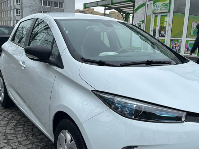 Белый Рено Зое, объемом двигателя 0 л и пробегом 97 тыс. км за 9200 $, фото 1 на Automoto.ua