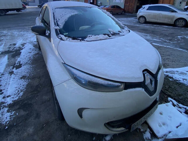 Белый Рено Зое, объемом двигателя 0 л и пробегом 138 тыс. км за 7800 $, фото 1 на Automoto.ua