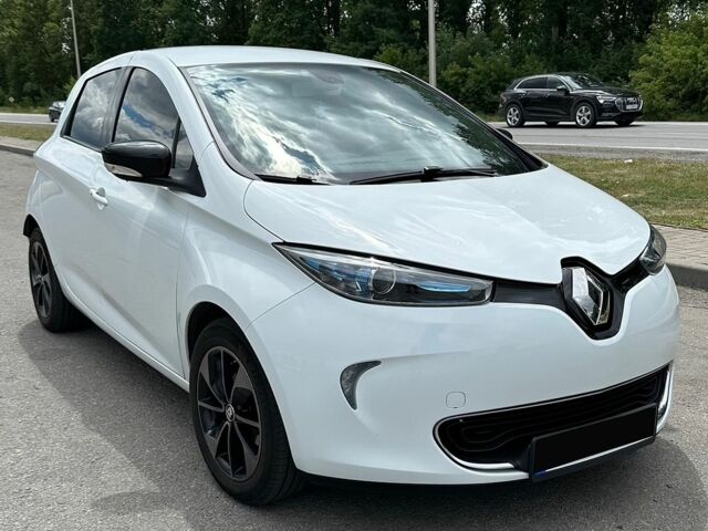 Белый Рено Зое, объемом двигателя 0 л и пробегом 64 тыс. км за 10500 $, фото 1 на Automoto.ua