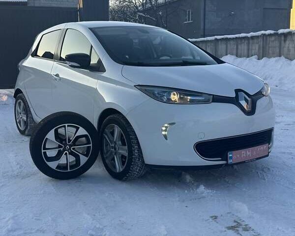 Белый Рено Зое, объемом двигателя 0 л и пробегом 143 тыс. км за 8950 $, фото 1 на Automoto.ua