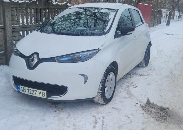 Белый Рено Зое, объемом двигателя 0 л и пробегом 22 тыс. км за 9000 $, фото 1 на Automoto.ua