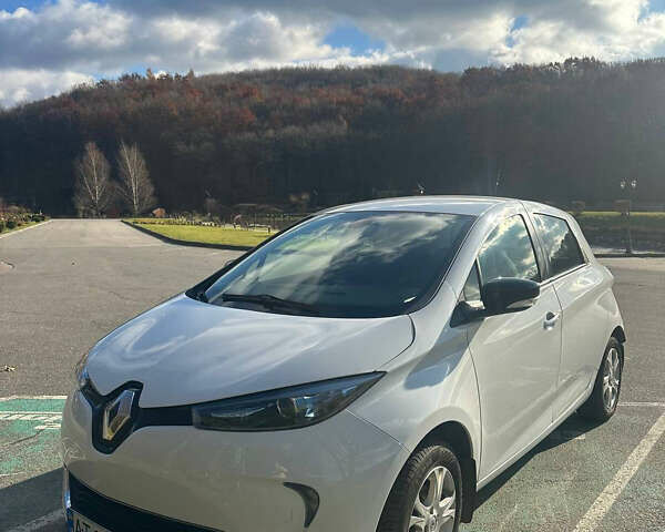 Белый Рено Зое, объемом двигателя 0 л и пробегом 99 тыс. км за 9500 $, фото 1 на Automoto.ua