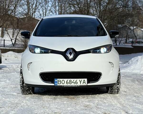 Белый Рено Зое, объемом двигателя 0 л и пробегом 50 тыс. км за 8200 $, фото 1 на Automoto.ua