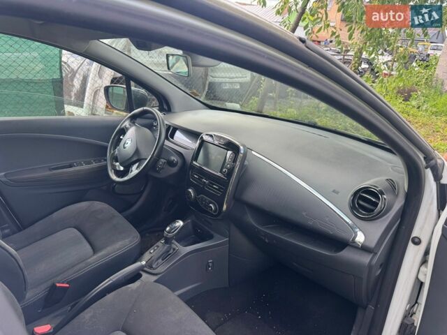 Белый Рено Зое, объемом двигателя 0 л и пробегом 149 тыс. км за 8199 $, фото 1 на Automoto.ua
