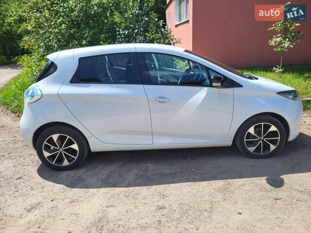 Белый Рено Зое, объемом двигателя 0 л и пробегом 157 тыс. км за 8500 $, фото 1 на Automoto.ua