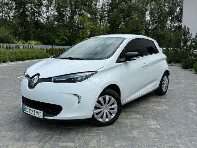 Белый Рено Зое, объемом двигателя 0 л и пробегом 165 тыс. км за 8350 $, фото 1 на Automoto.ua