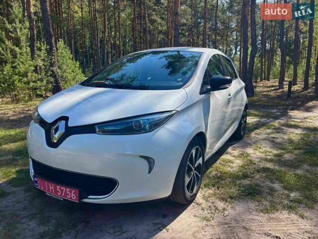Белый Рено Зое, объемом двигателя 0 л и пробегом 140 тыс. км за 9600 $, фото 1 на Automoto.ua