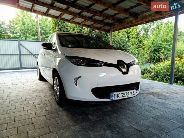 Белый Рено Зое, объемом двигателя 0 л и пробегом 89 тыс. км за 7950 $, фото 1 на Automoto.ua