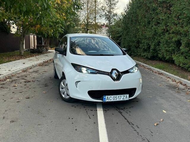Белый Рено Зое, объемом двигателя 0 л и пробегом 73 тыс. км за 9650 $, фото 1 на Automoto.ua