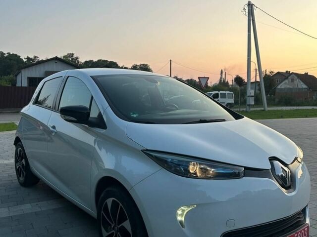 Белый Рено Зое, объемом двигателя 0 л и пробегом 44 тыс. км за 11389 $, фото 1 на Automoto.ua
