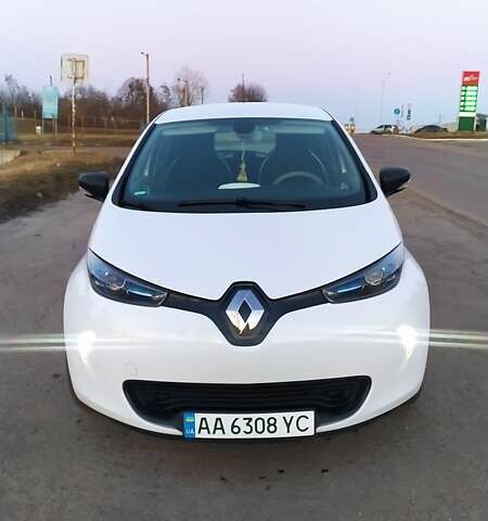 Белый Рено Зое, объемом двигателя 0 л и пробегом 176 тыс. км за 9000 $, фото 1 на Automoto.ua