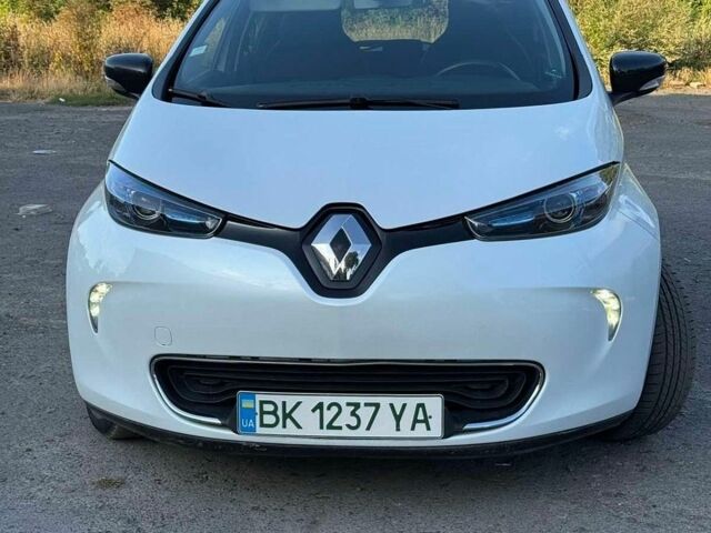 Білий Рено Зое, об'ємом двигуна 0 л та пробігом 74 тис. км за 9400 $, фото 1 на Automoto.ua