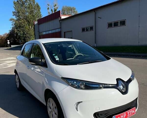 Белый Рено Зое, объемом двигателя 0 л и пробегом 160 тыс. км за 8200 $, фото 1 на Automoto.ua