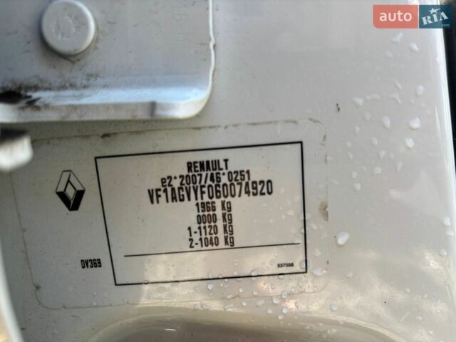 Белый Рено Зое, объемом двигателя 0 л и пробегом 139 тыс. км за 9500 $, фото 1 на Automoto.ua